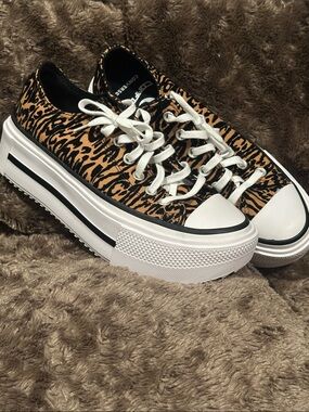 Converse Leopard Print low top platform sneakers in Tan and Black(without box)